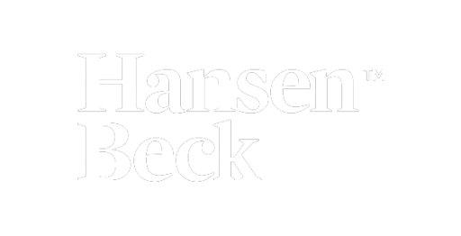 hotel bohinj Das Bild zeigt den Text Hansen Beck in einer weißen Serifenschrift auf hellgrauem Hintergrund.