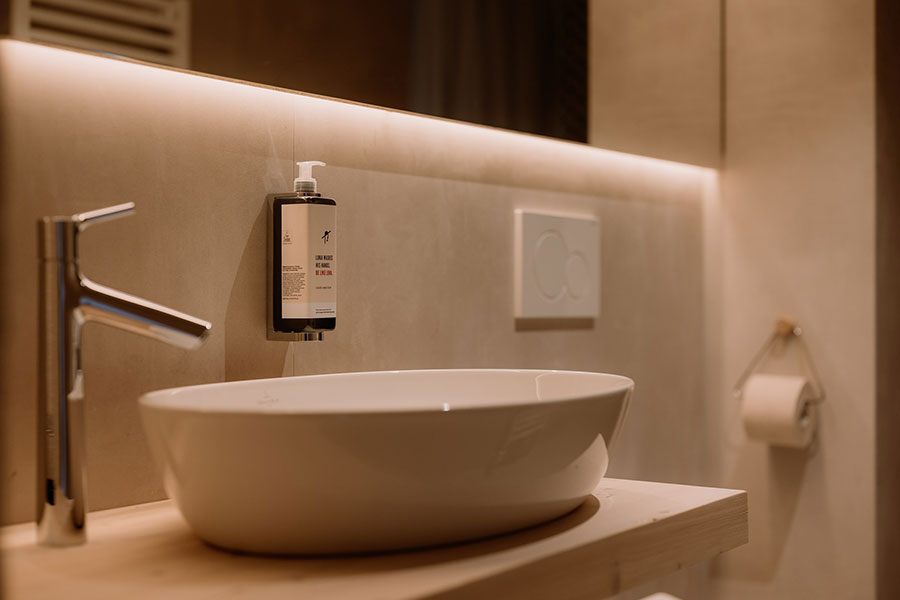 Familyroombathroom1